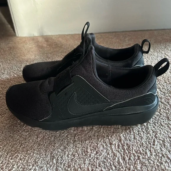Nike Black Slip-On Sneakers - Picture 1 of 4